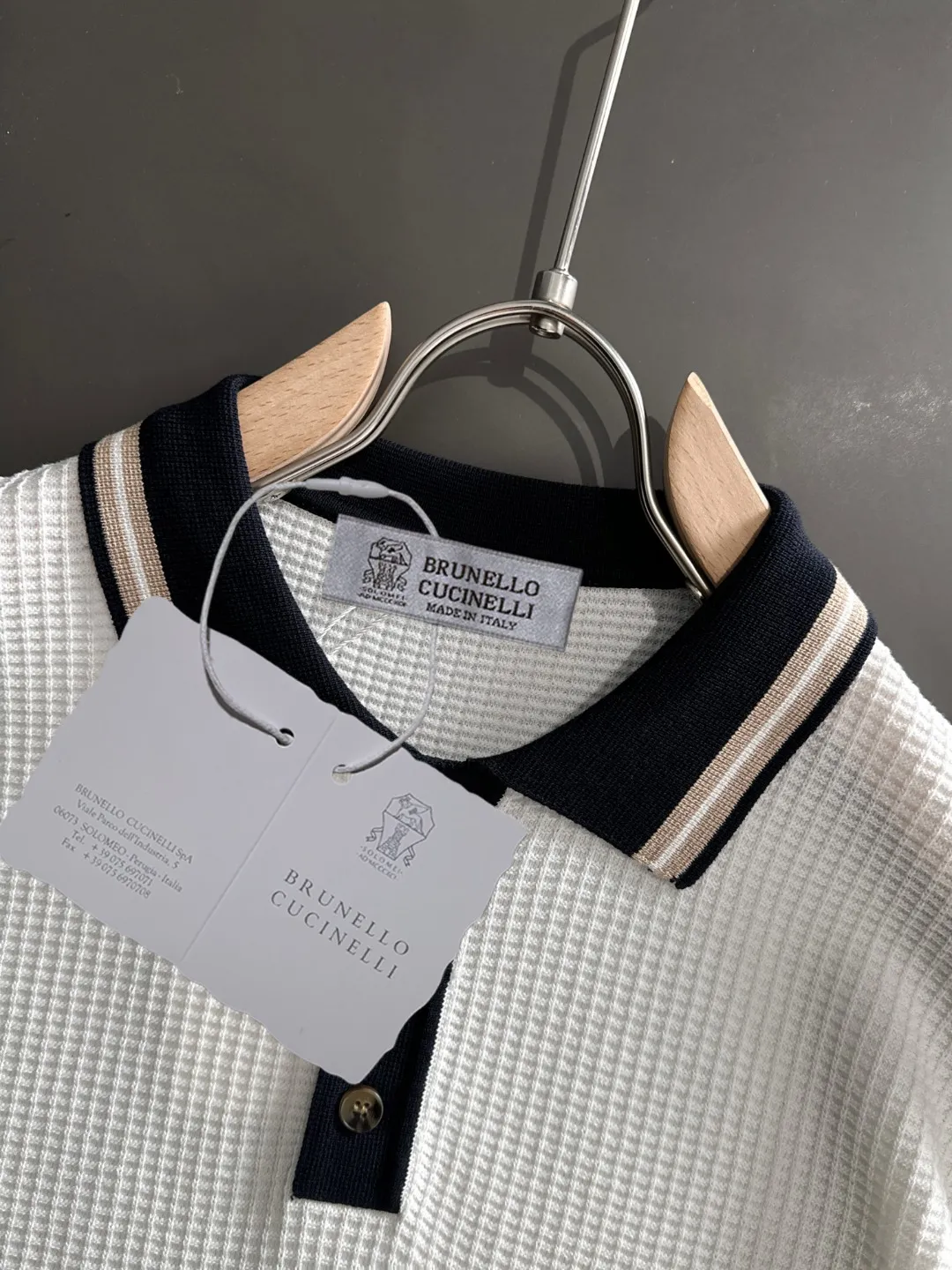 Next day shipment High Quality Bruti 2026 Summer New Arrival Men's Short Sleeve T-shirt Made of combed cotton yarn knitted cotton fabric, pure cotton high weight special yarn, it feels heavy when weighed, and the upper body is more textured than ordinary T-shirts. This texture can cope with the weather easily and is suitable for both hot and cold! The pattern on the chest adopts three-dimensional embroidery technology, and is perfectly produced stitch by stitch with reference to the original version! Loose fit design, looks noble. Size: M to XXXL